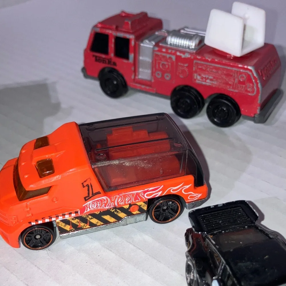 Emergency, Fire, Law Enforcement & Road Crew Die Cast Toy Vehicle‎ Car Truck Set